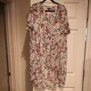 NWOT Torrid Sz 2 Sheer Floral High Low Short Sleeve Flowy Button Down Top